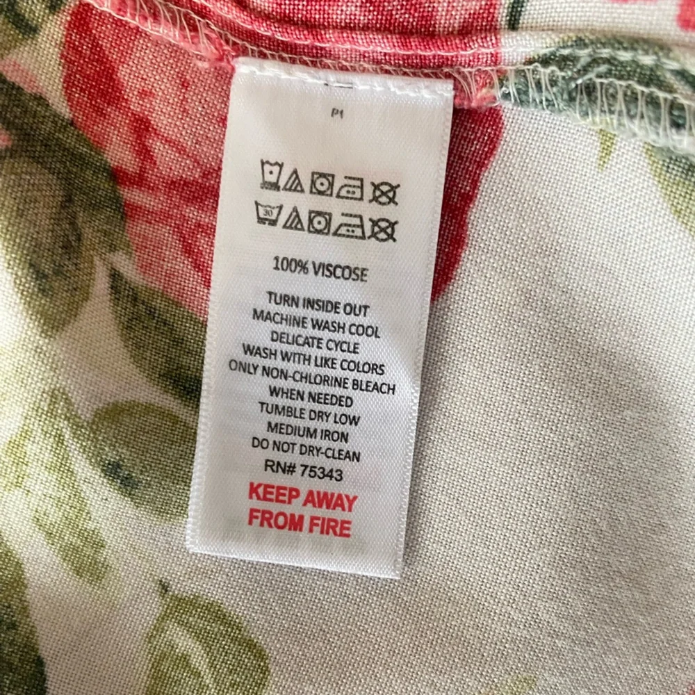 🥀 Tahari Sleepware Floral Roses Robe, XS - Picture 10 of 14